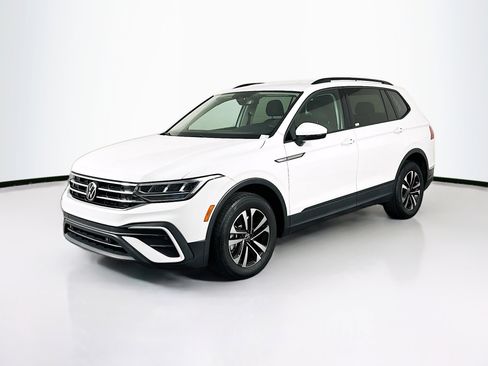 Used 2023 Volkswagen Tiguan S image 3
