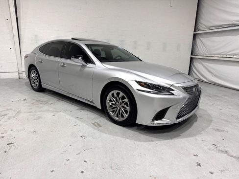 Used 2018 Lexus LS 500 w/ Accessory Package (Z1) RWD image 5