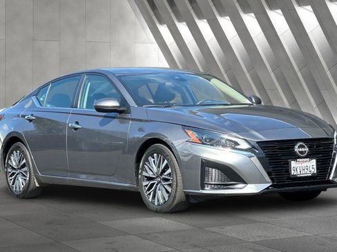 Used 2024 Nissan Altima 2.5 SV image 1