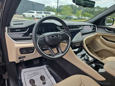 Used 2022 Jeep Grand Cherokee Limited 4xe w/ Luxury Tech Group II AWD/4WD image 18