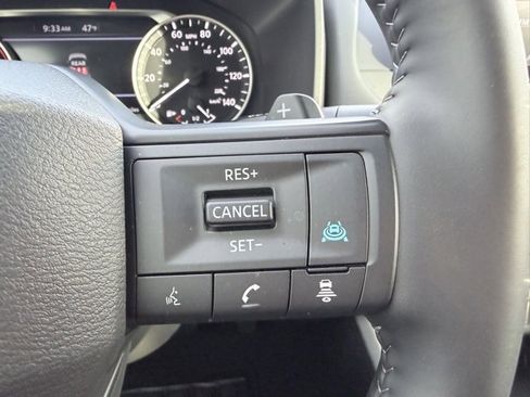 Certified 2025 Nissan Rogue SV image 11