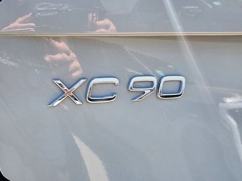 New 2025 Volvo XC90 B5 Core w/ Protection Package Premier image 12