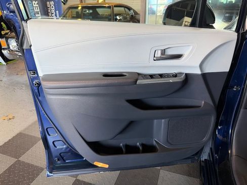 Used 2024 Toyota Sienna XSE AWD/4WD image 29
