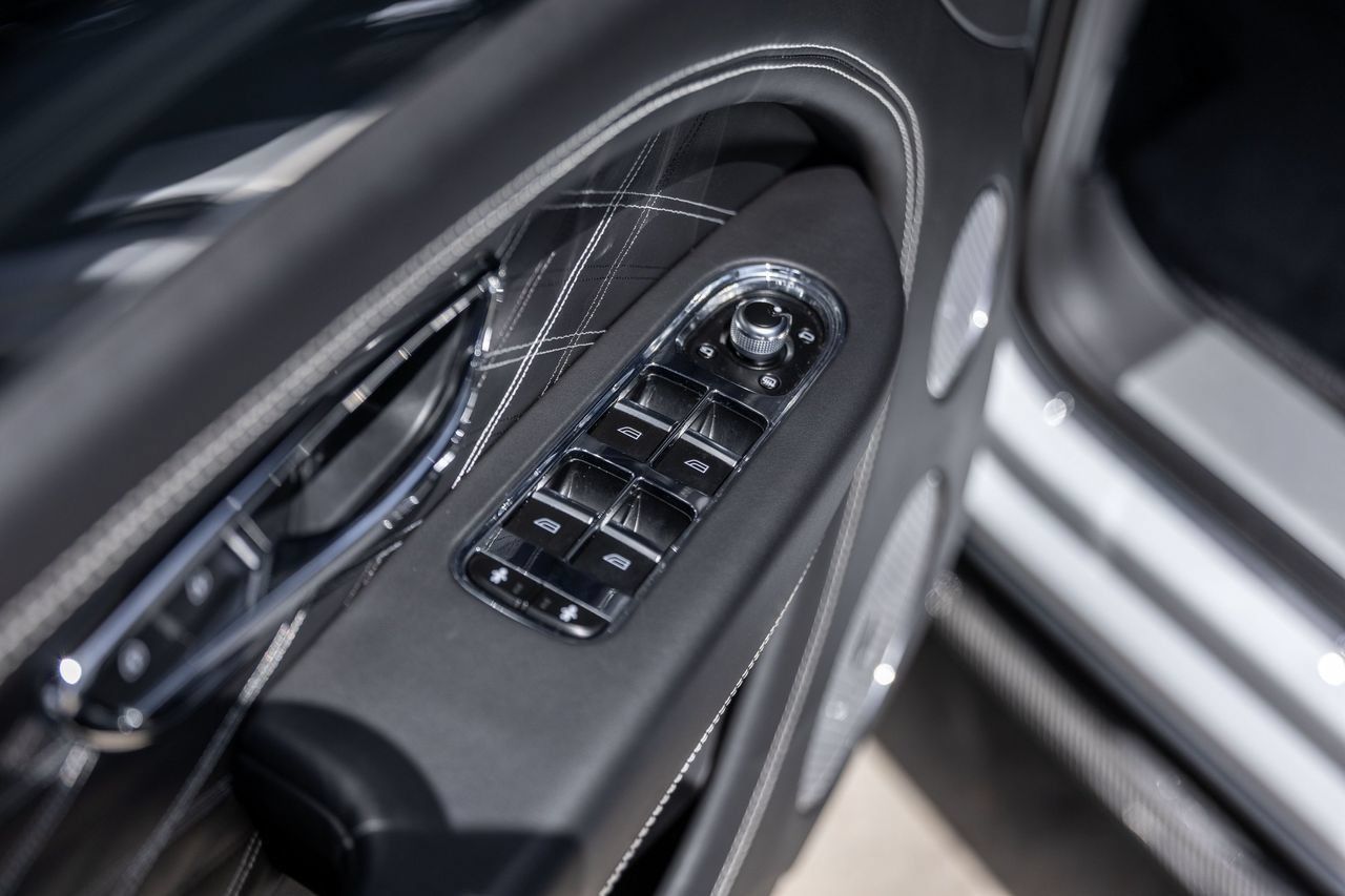 Certified 2023 Bentley Bentayga Extended Wheelbase AWD/4WD image 45