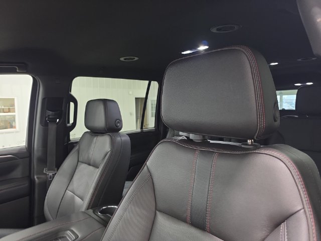 Used 2022 Chevrolet Suburban RST w/ Luxury Package AWD/4WD image 16