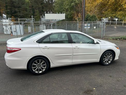 Used 2017 Toyota Camry XLE image 4