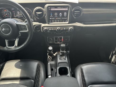 Used 2023 Jeep Gladiator Overland AWD/4WD image 13