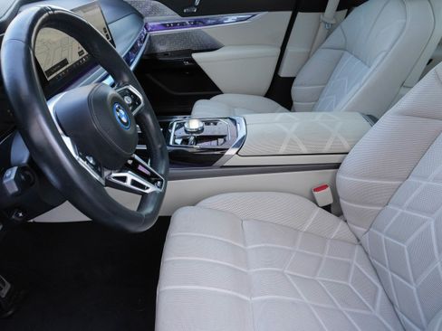 Certified 2023 BMW i7 xDrive60 w/ Executive Package 2 AWD/4WD image 12