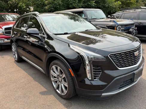 Used 2019 Cadillac XT4 Premium Luxury FWD image 2