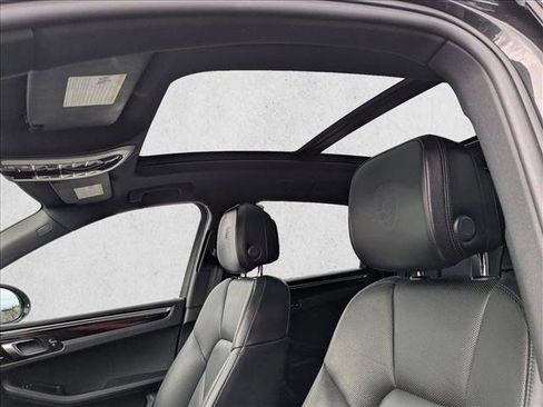 Used 2022 Porsche Macan image 16
