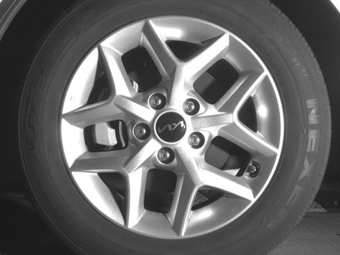 Used 2025 Kia Soul LX w/ LX Technology Package FWD image 12