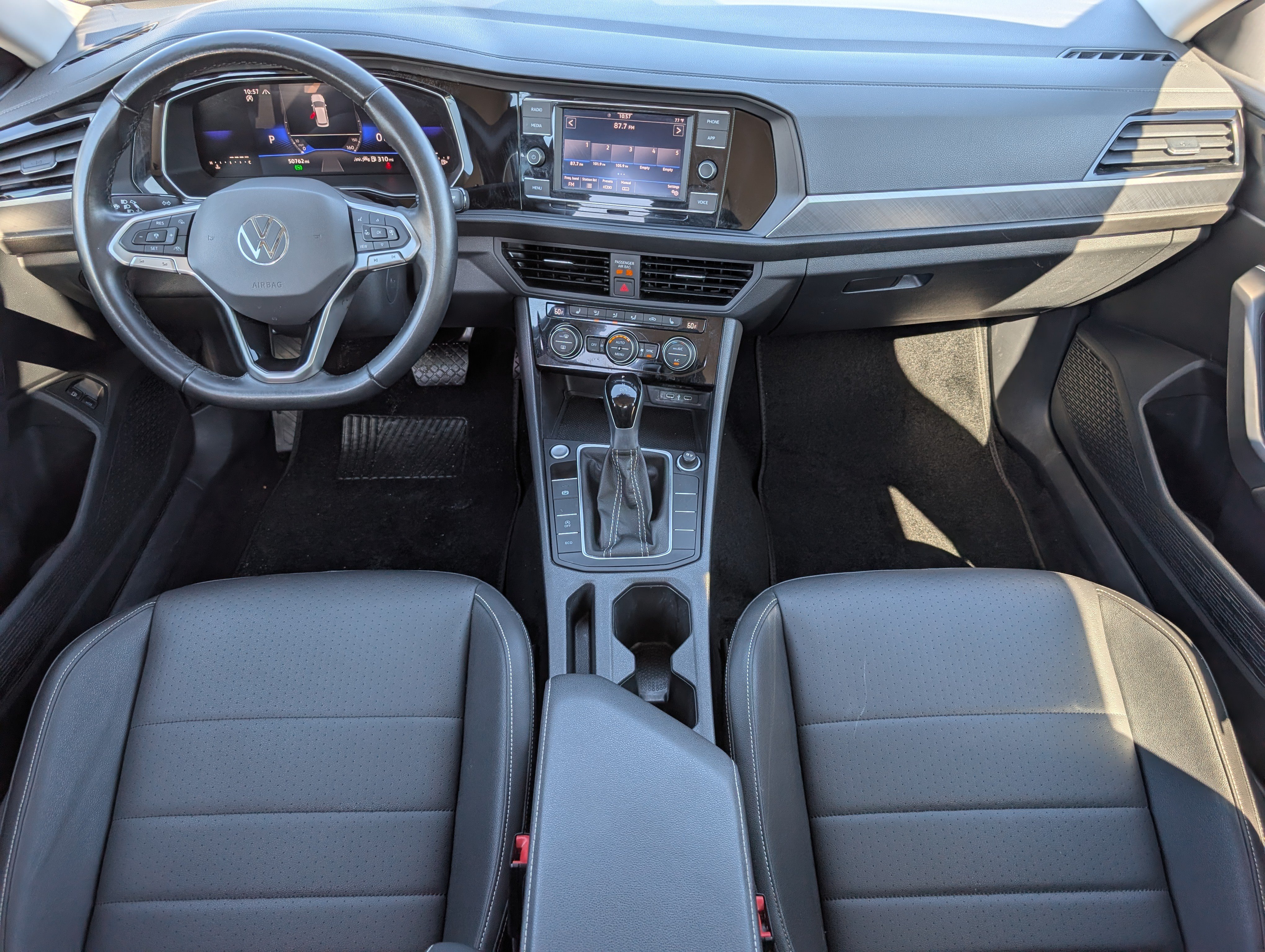 Used 2024 Volkswagen Jetta SE FWD image 5