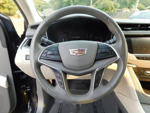 Used 2017 Cadillac XT5 Luxury w/ Driver Awareness Package AWD/4WD image 10