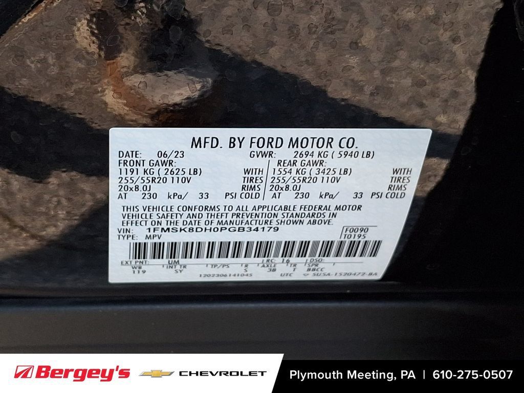 Used 2023 Ford Explorer XLT w/ Equipment Group 202A AWD/4WD image 31