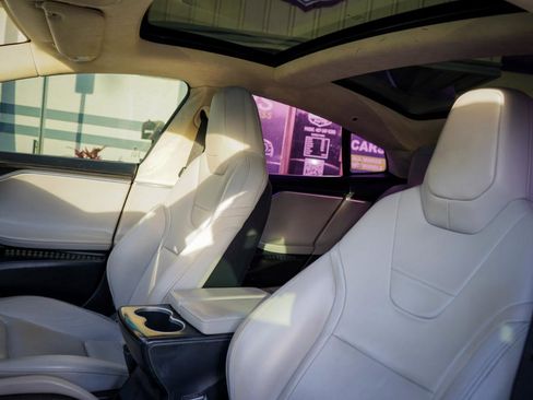 Used 2016 Tesla Model S 70D image 15