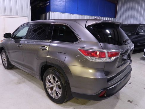 Used 2014 Toyota Highlander Plus AWD/4WD image 3