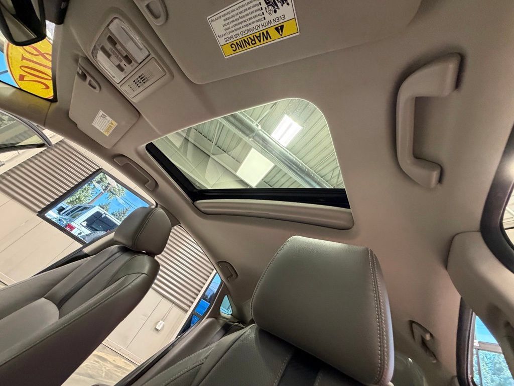 Used 2018 Honda Civic Touring image 8
