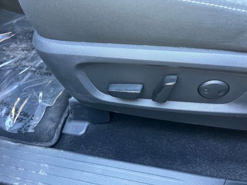 Used 2025 Nissan Pathfinder SV FWD image 22
