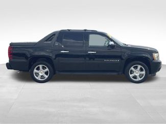 Used 2008 Chevrolet Avalanche LTZ w/ LTZ Preferred Equipment Group AWD/4WD video 2