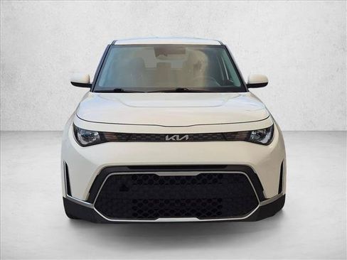 Used 2023 Kia Soul LX w/ LX Technology Package FWD image 2