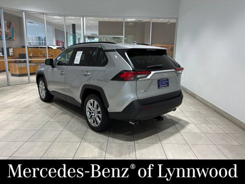 Used 2019 Toyota RAV4 XLE Premium w/ Cold Weather Package AWD/4WD image 7