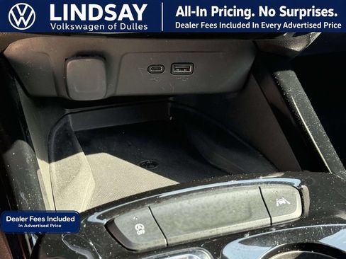 Used 2025 Chevrolet Trax RS w/ Sunroof Package FWD image 20