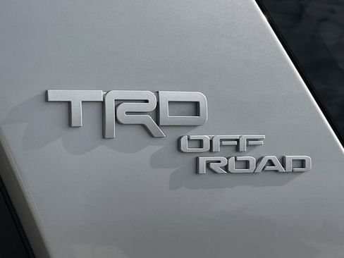 Used 2024 Toyota 4Runner TRD Off-Road Premium AWD/4WD image 28
