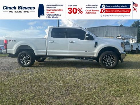Used 2019 Ford F250 Lariat w/ Lariat Value Package AWD/4WD image 3