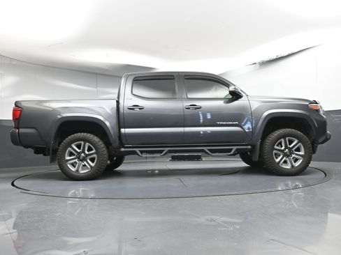 Used 2022 Toyota Tacoma SR5 w/ Technology Package image 26