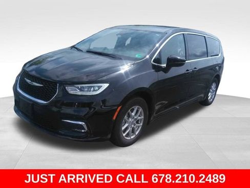 Certified 2025 Chrysler Pacifica Select FWD image 1