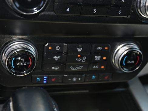 Used 2019 Ford F150 Lariat w/ Equipment Group 502A Luxury AWD/4WD image 15