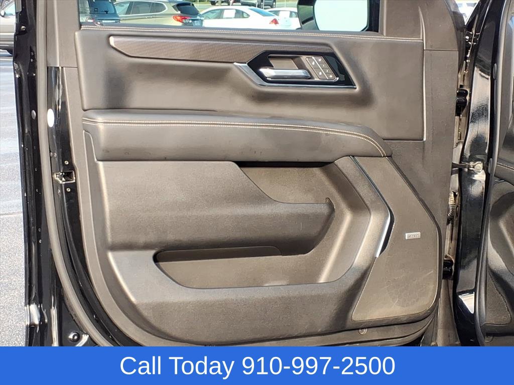 Used 2025 GMC Yukon Elevation w/ Elevation Premium Package AWD/4WD image 19