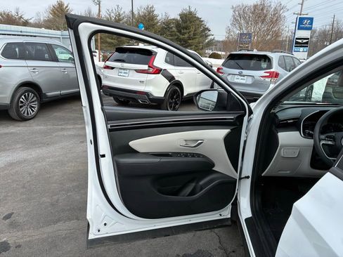 Used 2023 Hyundai Tucson SE image 43