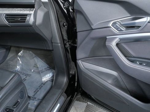 Used 2023 Audi e-tron Premium image 20