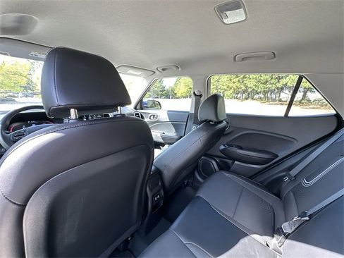 Used 2024 Hyundai Venue Limited image 24