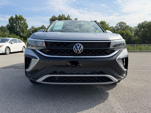Used 2023 Volkswagen Taos SE FWD image 6