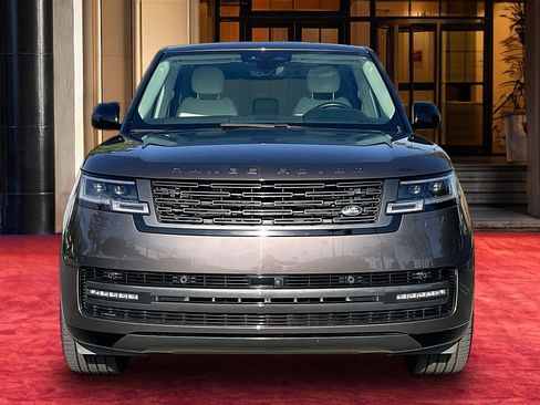 Used 2024 Land Rover Range Rover SE AWD/4WD image 3