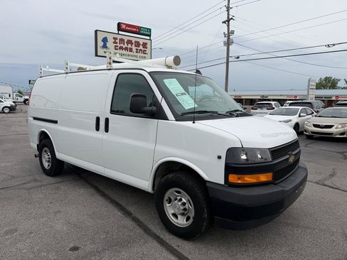Used 2019 Chevrolet Express 3500 w/ Driver Convenience Package RWD image 3