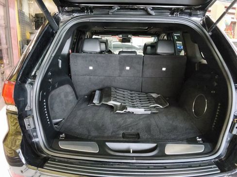 Used 2019 Jeep Grand Cherokee SRT image 6