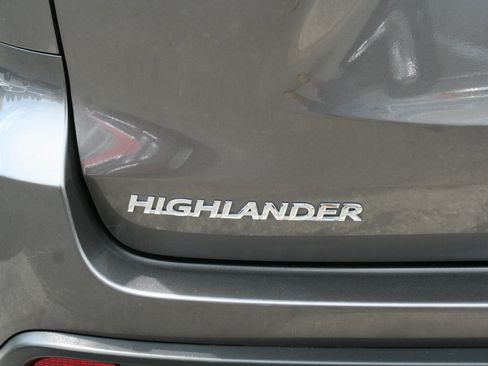 Used 2019 Toyota Highlander XLE AWD/4WD image 28