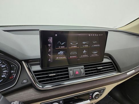 Used 2023 Audi Q5 2.0T Premium w/ Convenience Package AWD/4WD image 13