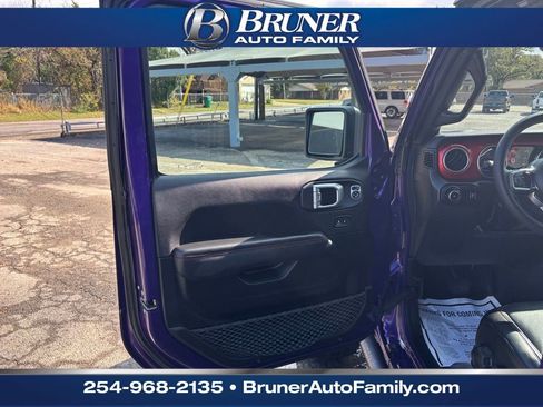 Used 2023 Jeep Wrangler Unlimited Rubicon w/ Xtreme 35 Tire Package image 10