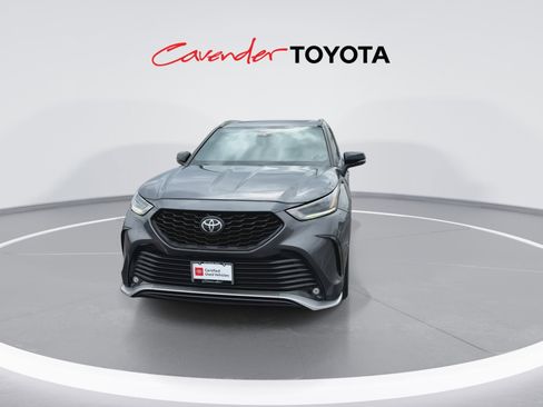 Used 2023 Toyota Highlander XSE image 3