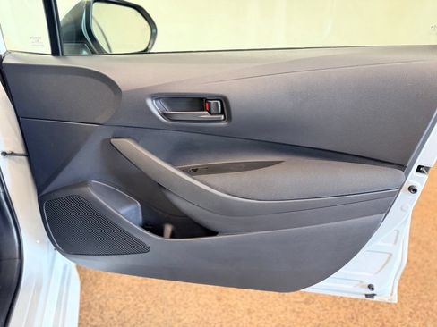 Used 2025 Toyota Corolla LE FWD image 17