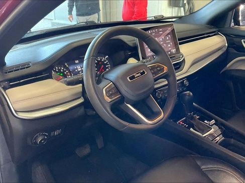 Used 2025 Jeep Compass Limited AWD/4WD image 4