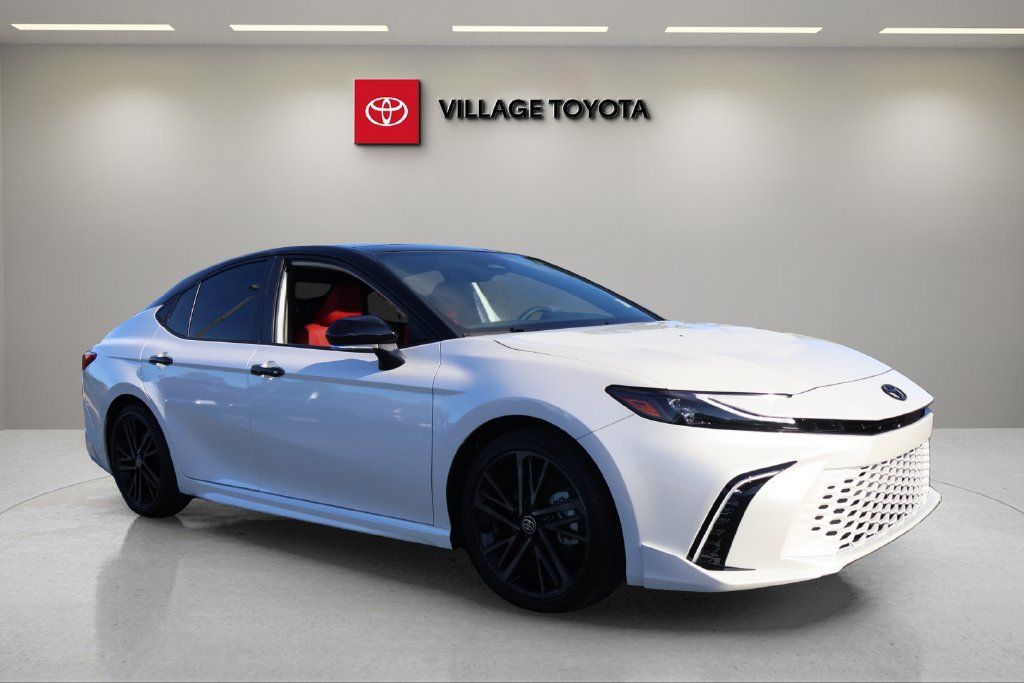 Used 2025 Toyota Camry XSE FWD image 7