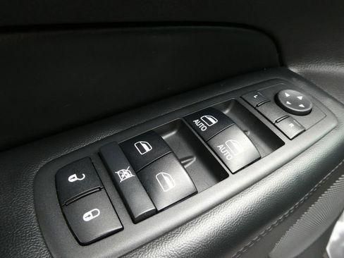 Used 2018 Jeep Grand Cherokee Altitude AWD/4WD image 24