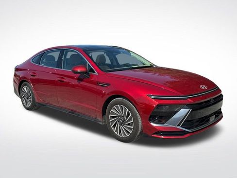 Used 2025 Hyundai Sonata Limited FWD image 9