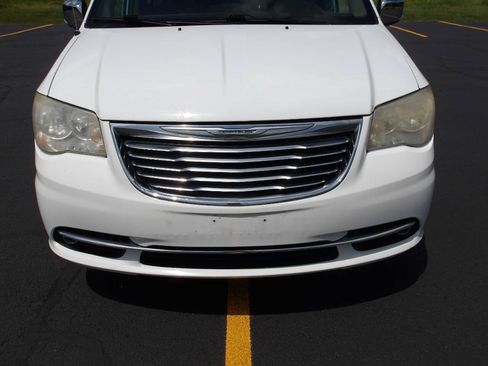 Used 2014 Chrysler Town & Country Touring-L w/ Trailer Tow Group FWD image 32