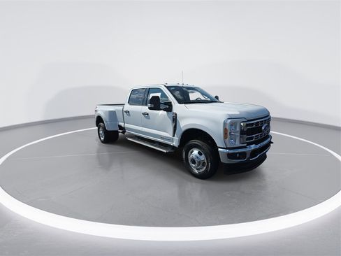 New 2026 Ford F350 XLT image 3